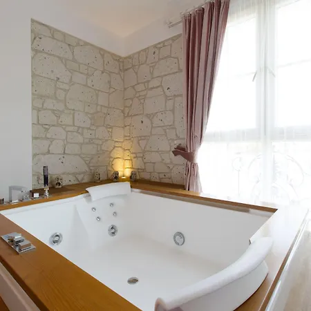 Hotel Cella & Ephesus 3*