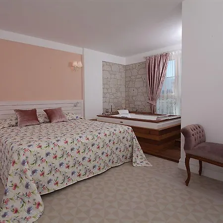 Cella Boutique And 3*