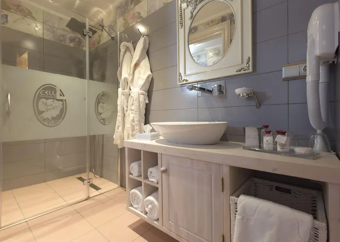 Cella & Ephesus Otel 3*