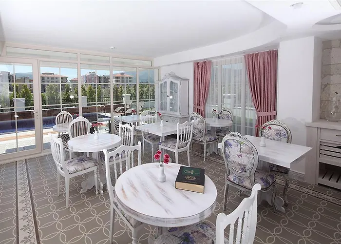 Cella & Ephesus Otel 3*