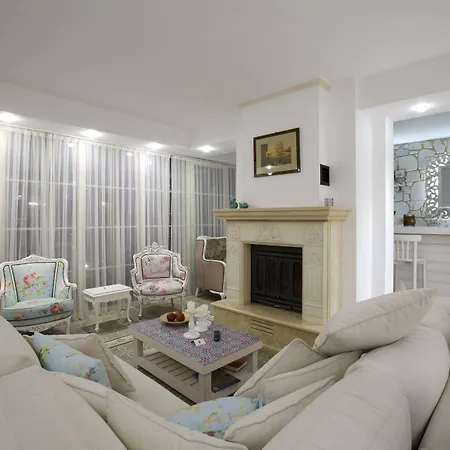 Cella & Ephesus Hotel 3*