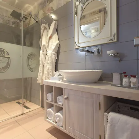 Cella & Ephesus Hotel 3*