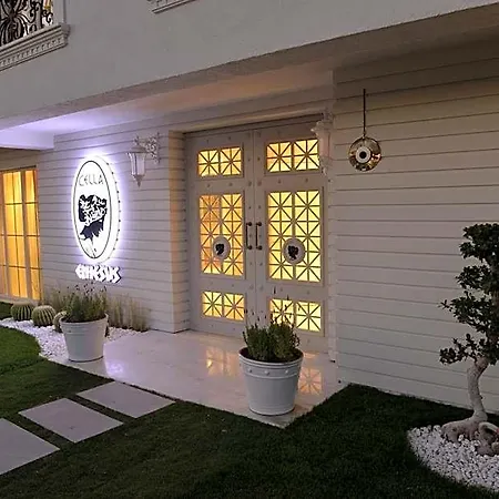 Hotel Cella & Ephesus 3*