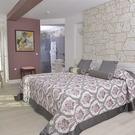Cella Boutique And Selcuk