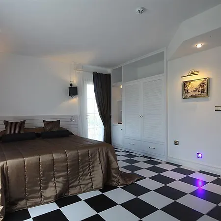 Cella Boutique And 3*